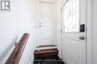 3296 Flagstone Dr in Mississauga, ON - Building Photo - Building Photo