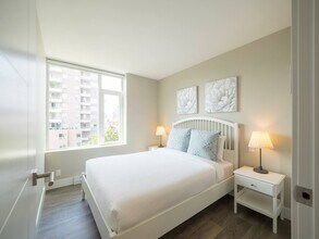 960 Yates St in Victoria, BC - Building Photo - Building Photo