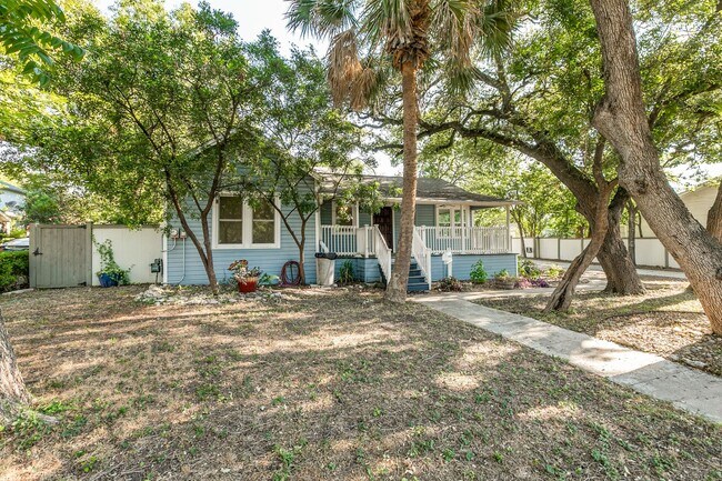 445 E Mistletoe in San Antonio, TX - Building Photo - Building Photo