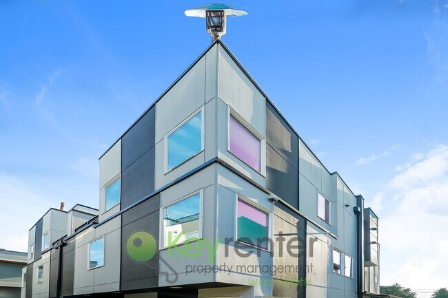 8449 Delridge Wy SW in Seattle, WA - Building Photo - Building Photo