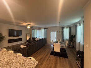 644 River Gdns Dr in Atlanta, GA - Building Photo - Building Photo