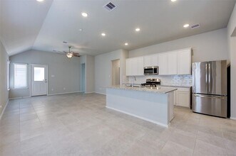 32014 Quail Terrace Ln in Conroe, TX - Building Photo - Building Photo