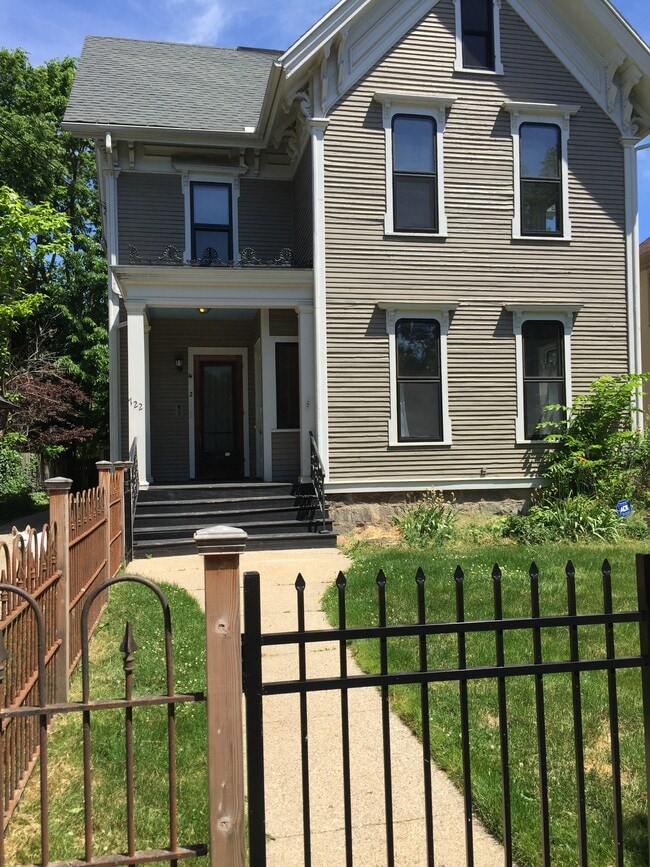 property at 722 W Kalamazoo Ave