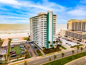 2800 N Atlantic Ave in Daytona Beach, FL - Building Photo - Building Photo