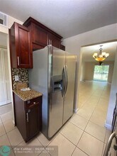 5080 SW 64th Ave in Davie, FL - Foto de edificio - Building Photo