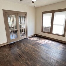 2540 Gladstone Dr in Dallas, TX - Building Photo - Building Photo