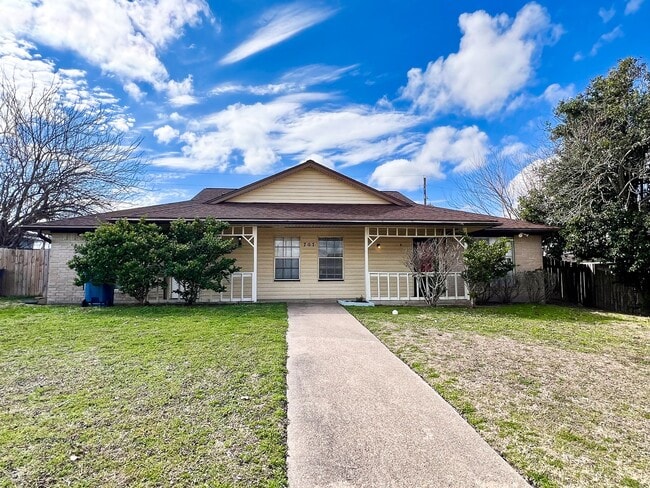 707 Ruth Ct in Navasota, TX - Building Photo - Building Photo