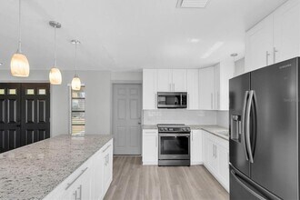 1040 Britton St in Largo, FL - Building Photo - Building Photo