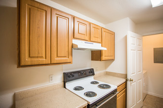 The Crossings At Summerland in Woodbridge, VA - Building Photo - Interior Photo