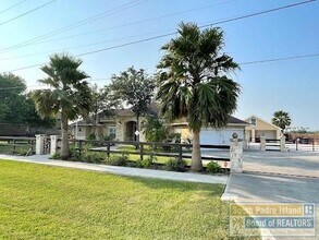 215 Henderson Rd in Los Fresnos, TX - Building Photo - Building Photo