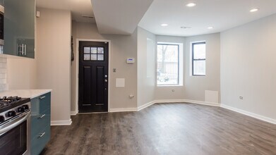 2852 N Albany Ave in Chicago, IL - Building Photo - Building Photo