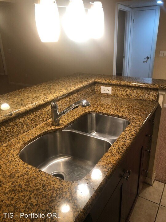 5124 Conroy Rd in Orlando, FL - Building Photo