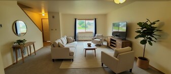 709 Golden West Dr, Unit B in Belgrade, MT - Building Photo