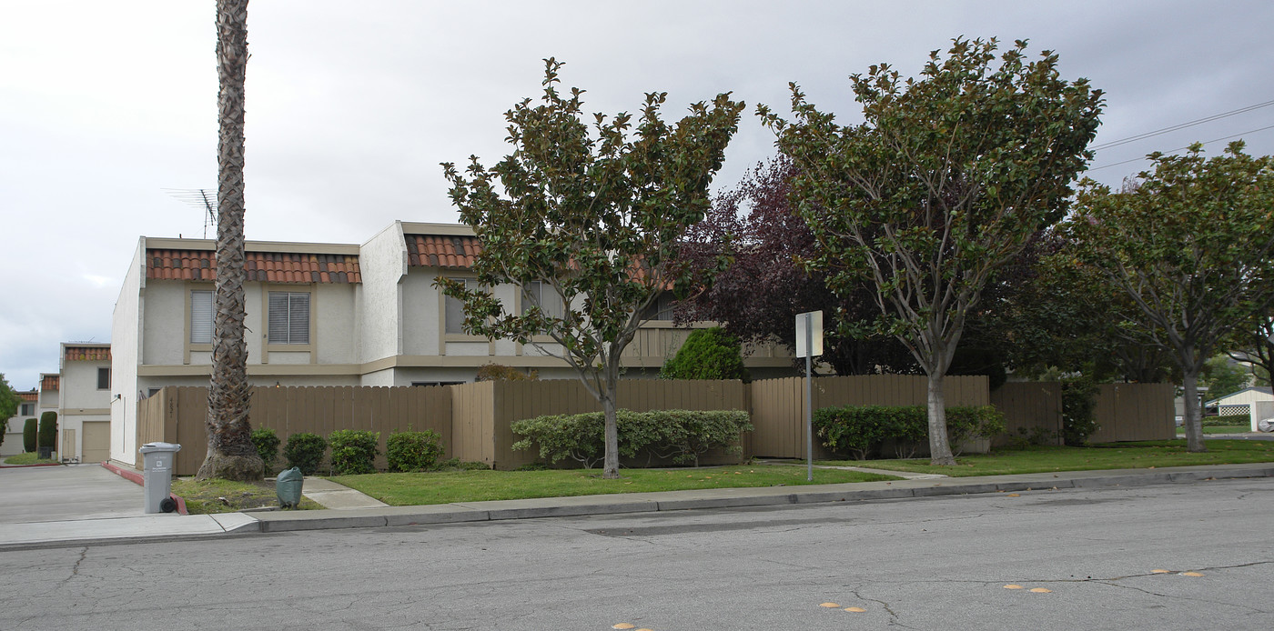 4821 Los Arboles Dr in Fremont, CA - Foto de edificio