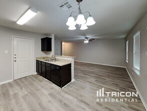 3835 Southton Vw in San Antonio, TX - Building Photo - Building Photo