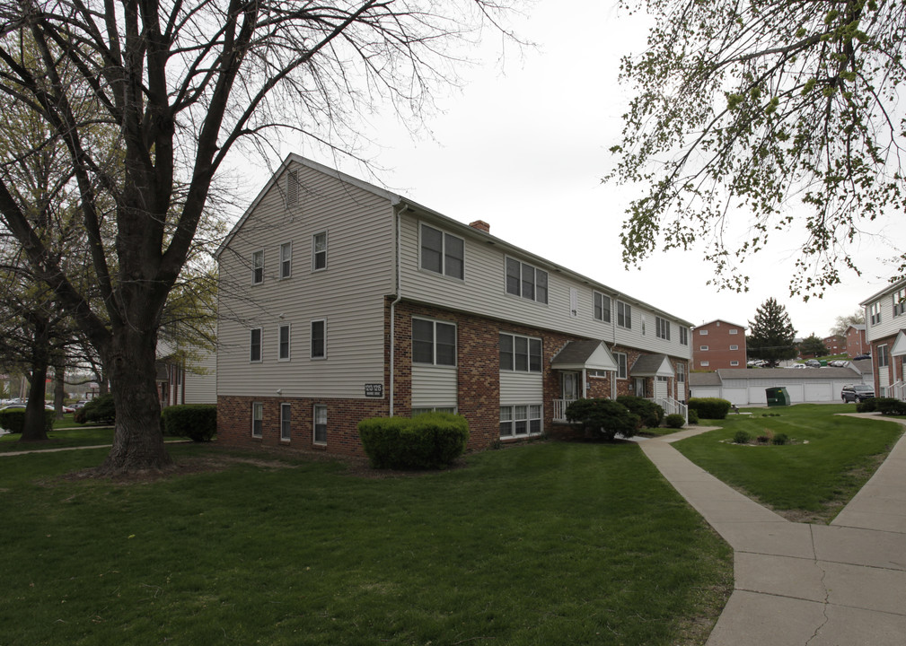 Pacific Garden Apartments in Omaha, NE - Building Photo