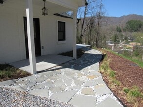 42 Edgewood St in Sylva, NC - Building Photo - Building Photo
