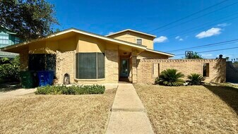 1514 Dove Trail Ct in Laredo, TX - Building Photo