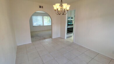 1930 Adrian St in Thousand Oaks, CA - Foto de edificio - Building Photo