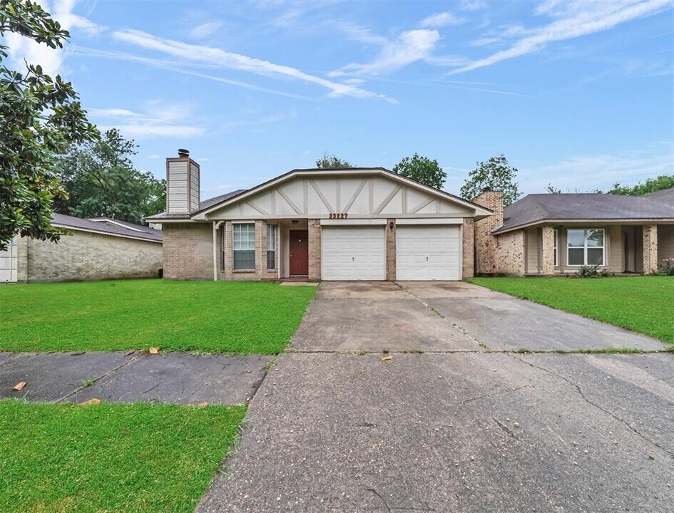 23227 Timberbrook Dr in Spring, TX - Building Photo