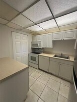 7820 Colony Cir S, Unit 203 in Tamarac, FL - Building Photo