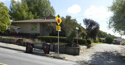 21502-21542 Bridge Ct in Castro Valley, CA - Building Photo - Building Photo