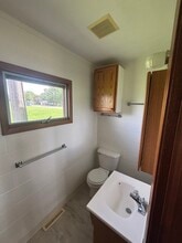 913 S Main St, Unit 2 in Lennox, SD - Building Photo - Building Photo