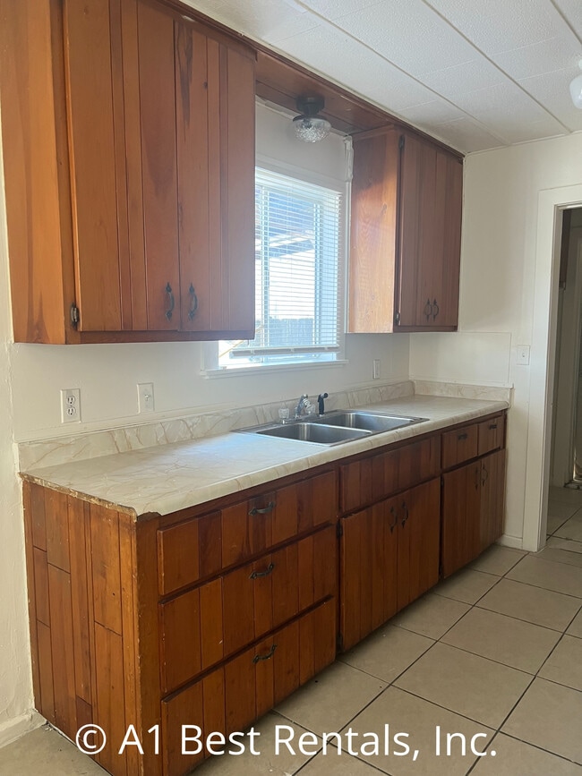 120 Ellen Ave in Modesto, CA - Building Photo - Building Photo