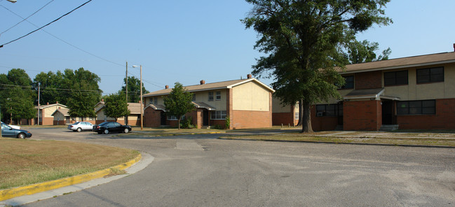 Grove View Terrace in Fayetteville, NC - Building Photo - Building Photo