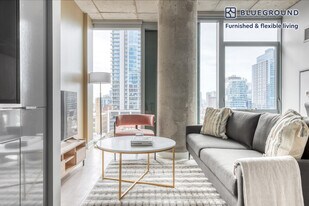 311 W Illinois St in Chicago, IL - Building Photo