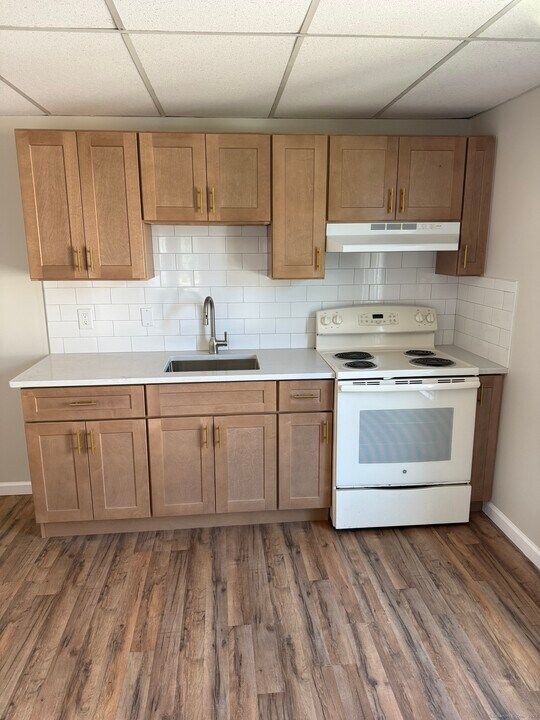 18 Cherry St in Milford, CT - Building Photo