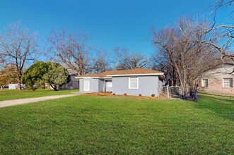 421 Alcorn Ave in Dallas, TX - Foto de edificio - Building Photo