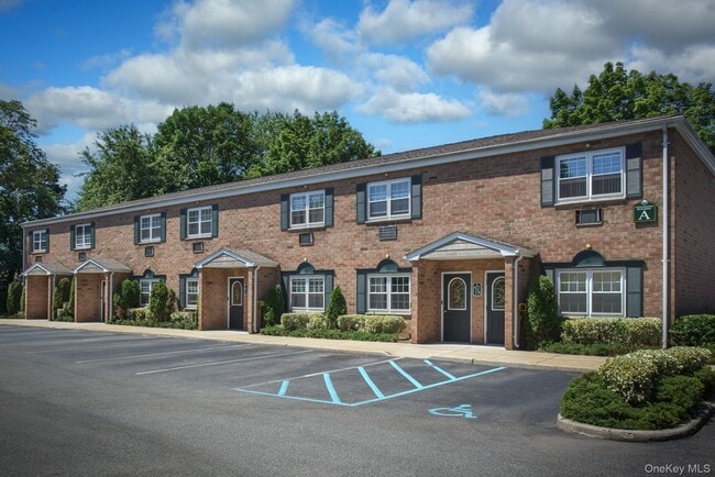 property at 850 Little East Neck Rd