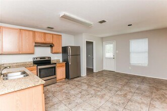 1601 Queens Brook Ln in Fort Worth, TX - Building Photo - Building Photo