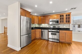 32 Miller Rd, Unit 34 in Newton, MA - Building Photo - Building Photo