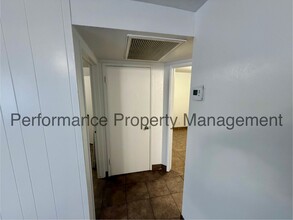 10705 Santa Barbara St in Lamont, CA - Building Photo - Building Photo