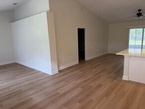 14307 80th Ln N in The Acreage, FL - Foto de edificio - Building Photo