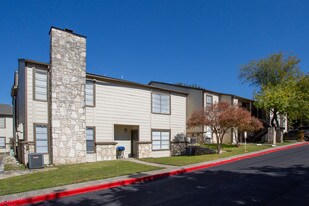 University Cove Apartments in San Antonio, TX - Building Photo