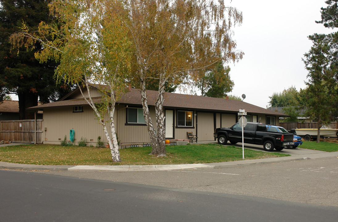 8300 Liberty Ave in Rohnert Park, CA - Foto de edificio