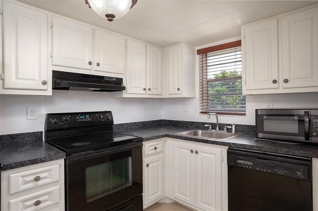 3150 W Rolling Hills Cir, Unit 307 in Davie, FL - Building Photo - Building Photo