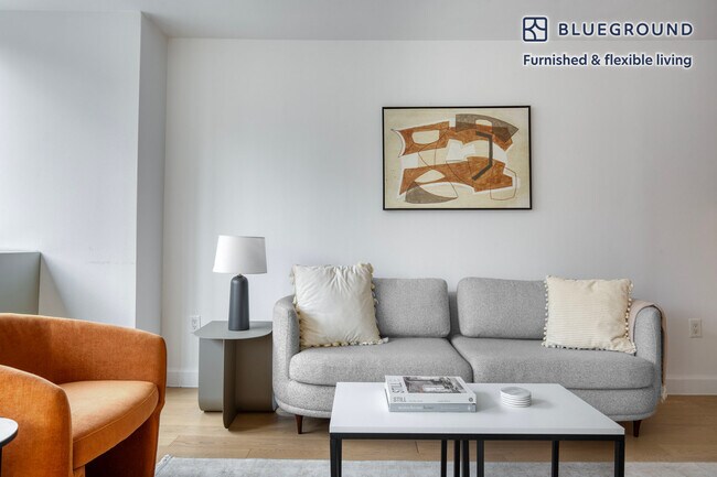 130 W 15th St in New York, NY - Building Photo - Building Photo
