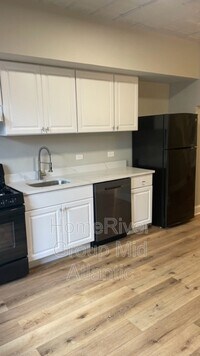 825 N Linwood Ave photo'