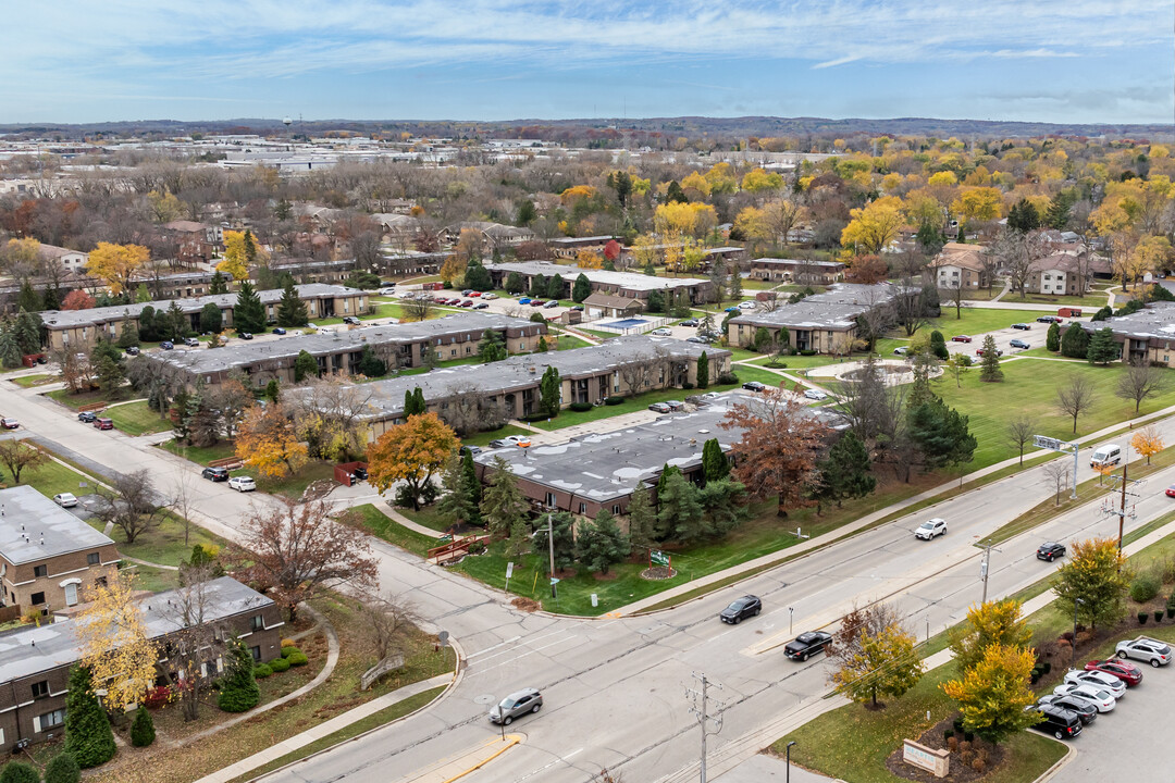 Carriageway in New Berlin, WI - Foto de edificio