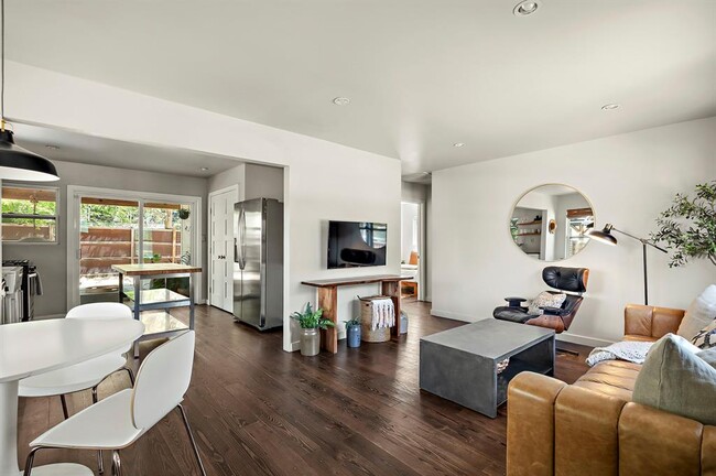 1211 Alexander Ave in Austin, TX - Building Photo - Building Photo