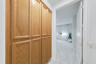 1536 Alicia Way in Sacramento, CA - Building Photo - Building Photo