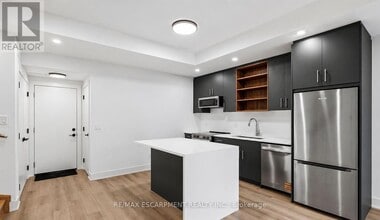 168 Everett Cmn in St Catharines, ON - Building Photo - Building Photo