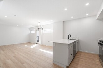 12327-12107 107 St NW in Edmonton, AB - Building Photo - Building Photo