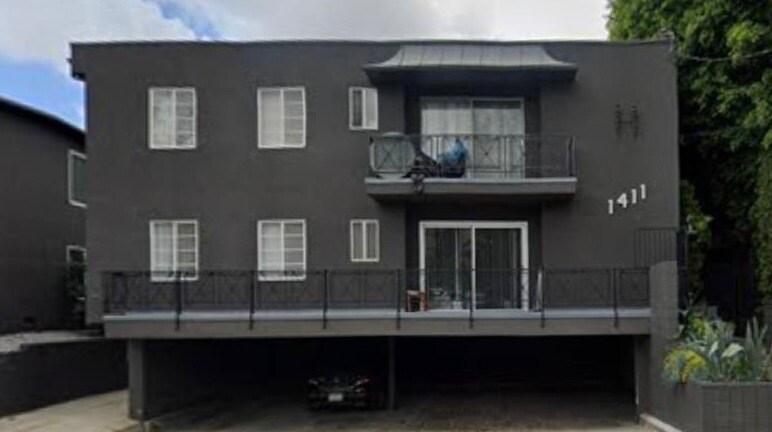 1411 N Sierra Bonita Ave in Los Angeles, CA - Building Photo