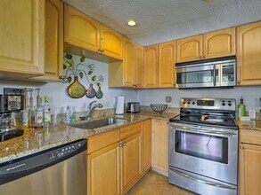 506 University Blvd, Unit Beachside Villas unit #3 in Daytona Beach, FL - Building Photo - Building Photo