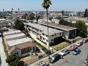 916 W 84th St in Los Angeles, CA - Building Photo - Building Photo